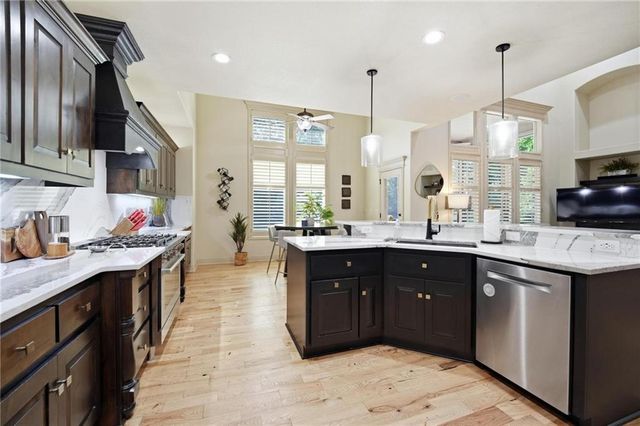 10607 N Hedges Street, Kansas City, MO 64157