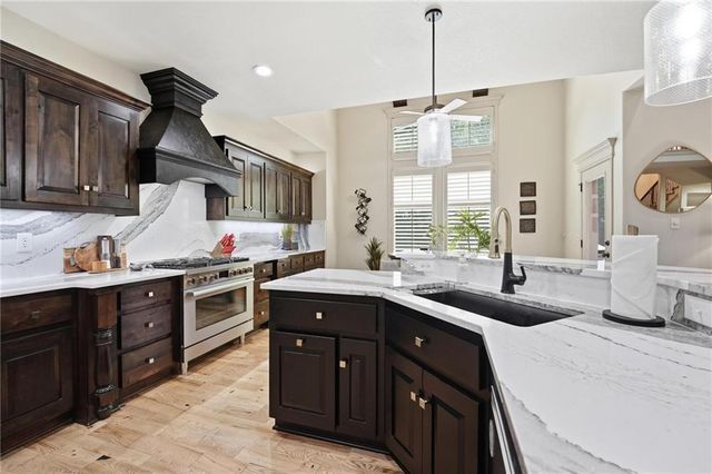 10607 N Hedges Street, Kansas City, MO 64157