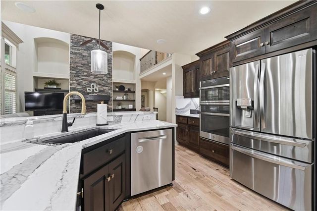 10607 N Hedges Street, Kansas City, MO 64157