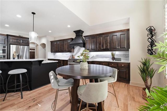 10607 N Hedges Street, Kansas City, MO 64157