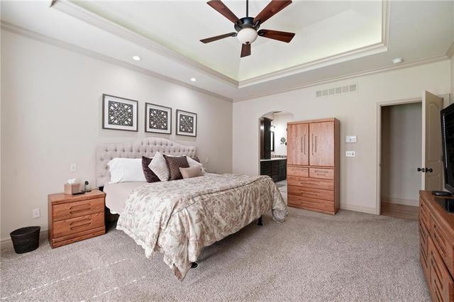 10607 N Hedges Street, Kansas City, MO 64157