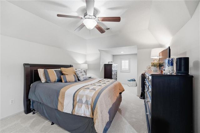 10607 N Hedges Street, Kansas City, MO 64157