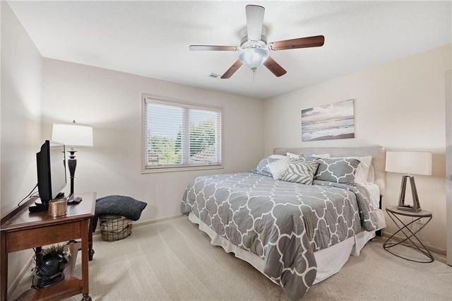 10607 N Hedges Street, Kansas City, MO 64157
