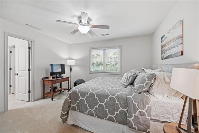 10607 N Hedges Street, Kansas City, MO 64157