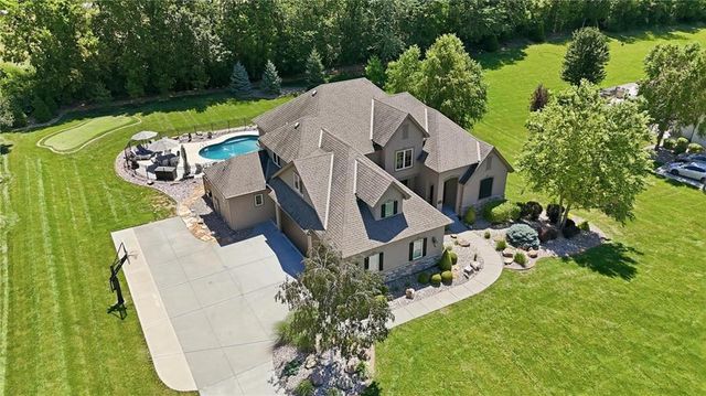 10607 N Hedges Street, Kansas City, MO 64157