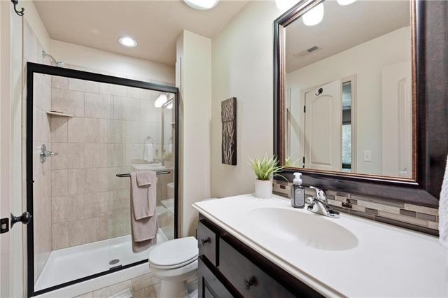 10607 N Hedges Street, Kansas City, MO 64157