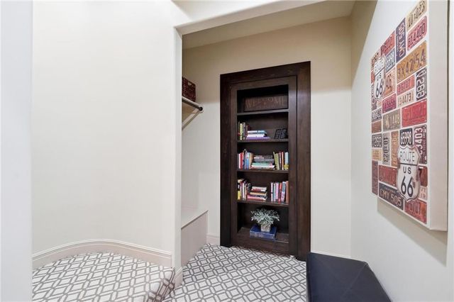 10607 N Hedges Street, Kansas City, MO 64157