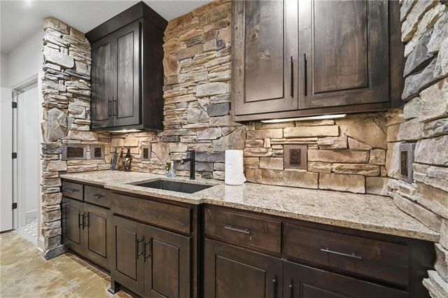 10607 N Hedges Street, Kansas City, MO 64157