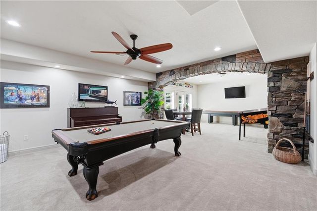 10607 N Hedges Street, Kansas City, MO 64157