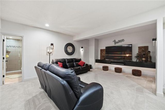 10607 N Hedges Street, Kansas City, MO 64157