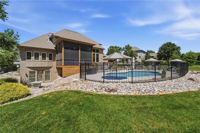 10607 N Hedges Street, Kansas City, MO 64157
