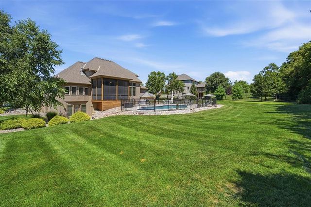 10607 N Hedges Street, Kansas City, MO 64157