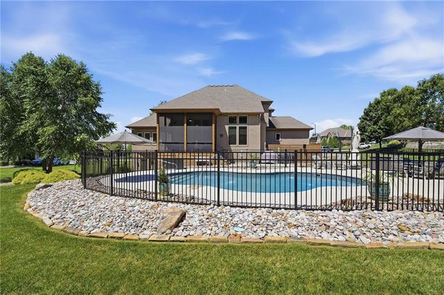 10607 N Hedges Street, Kansas City, MO 64157