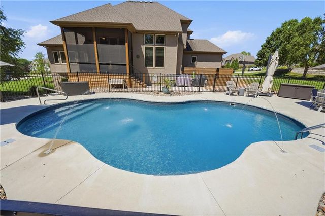 10607 N Hedges Street, Kansas City, MO 64157