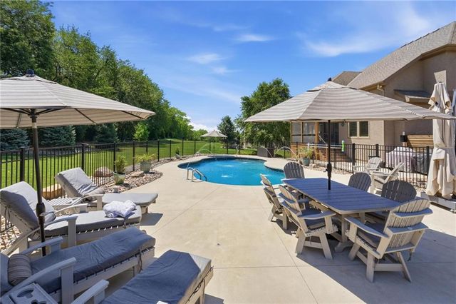 10607 N Hedges Street, Kansas City, MO 64157