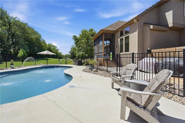10607 N Hedges Street, Kansas City, MO 64157