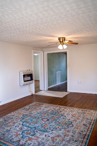 220 Jennings Ave, Parsons, TN 38363