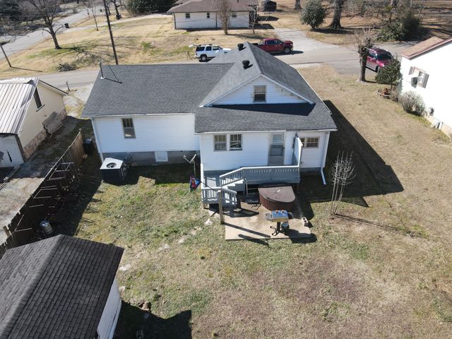 220 Jennings Ave, Parsons, TN 38363