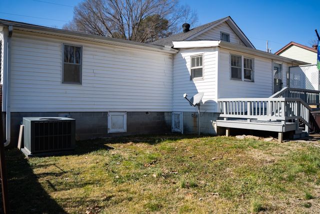 220 Jennings Ave, Parsons, TN 38363