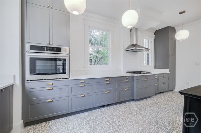525 Maupas Avenue, Savannah, GA 31401