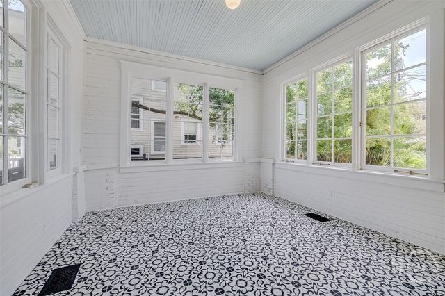 525 Maupas Avenue, Savannah, GA 31401