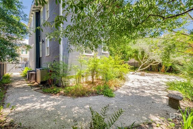 525 Maupas Avenue, Savannah, GA 31401