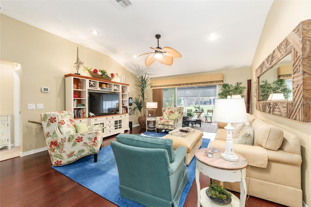 Image 13 of property listing at 2283 HOPESPRING LOOP, The Villages, FL 32162