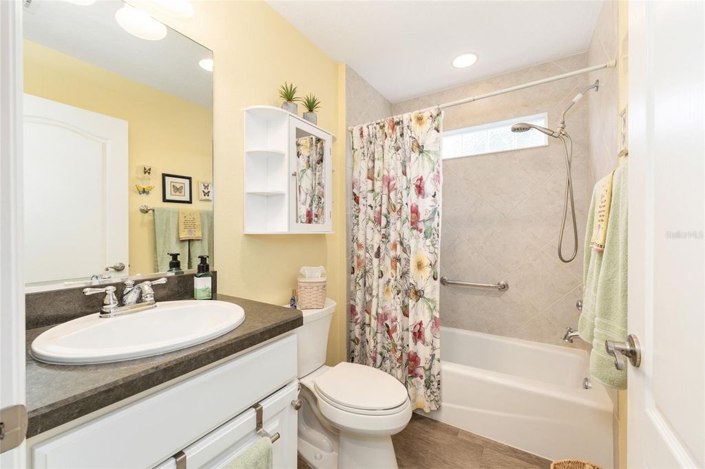 Image 27 of property listing at 2283 HOPESPRING LOOP, The Villages, FL 32162