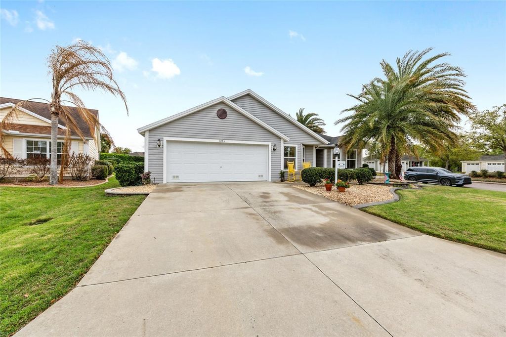 Image 37 of property listing at 2283 HOPESPRING LOOP, The Villages, FL 32162