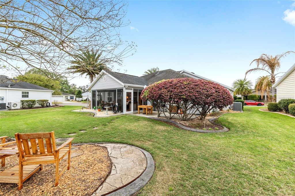 Image 43 of property listing at 2283 HOPESPRING LOOP, The Villages, FL 32162