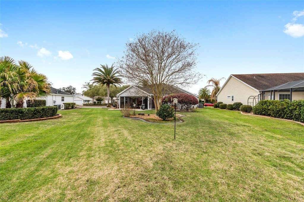 Image 44 of property listing at 2283 HOPESPRING LOOP, The Villages, FL 32162