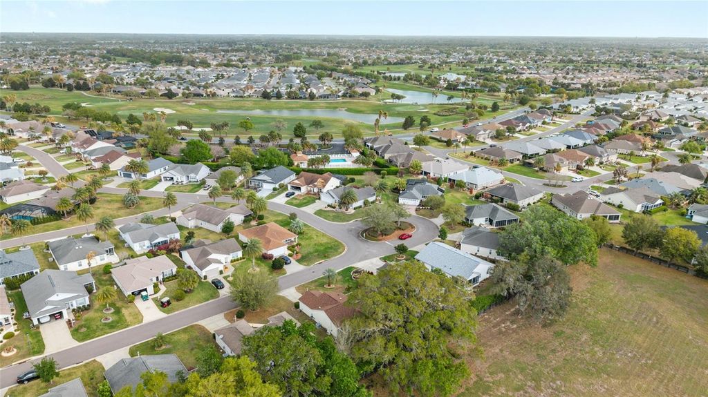 Image 52 of property listing at 2283 HOPESPRING LOOP, The Villages, FL 32162