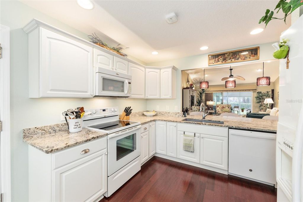 Image 7 of property listing at 2283 HOPESPRING LOOP, The Villages, FL 32162