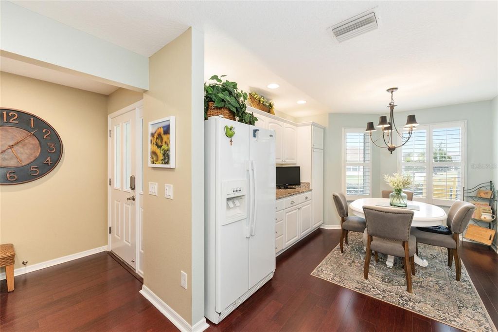 Image 8 of property listing at 2283 HOPESPRING LOOP, The Villages, FL 32162