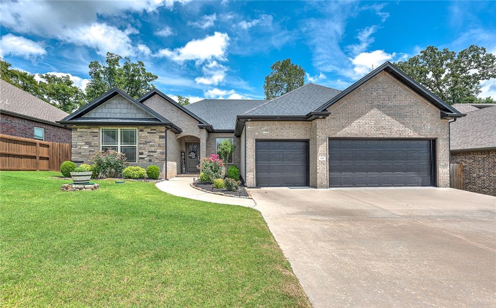 1208 Hickory Street, Cave Springs, AR 72718