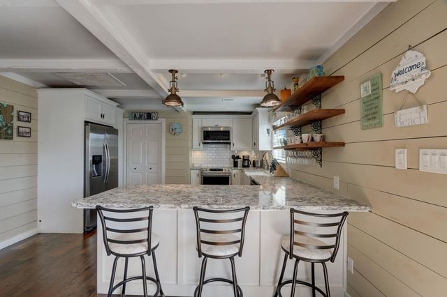 22819 Vida Street, Galveston, TX 77554