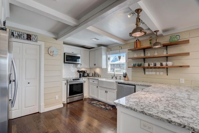 22819 Vida Street, Galveston, TX 77554