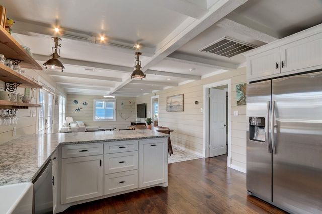 22819 Vida Street, Galveston, TX 77554