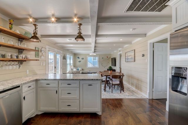 22819 Vida Street, Galveston, TX 77554