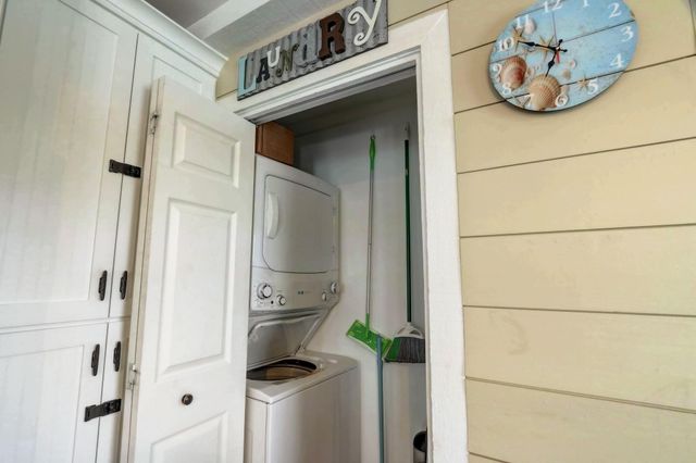 22819 Vida Street, Galveston, TX 77554