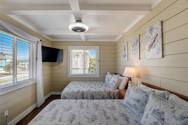 22819 Vida Street, Galveston, TX 77554