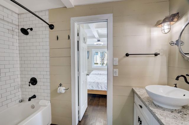 22819 Vida Street, Galveston, TX 77554