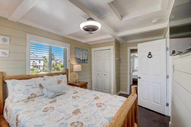 22819 Vida Street, Galveston, TX 77554