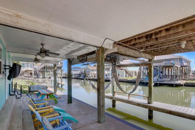 22819 Vida Street, Galveston, TX 77554