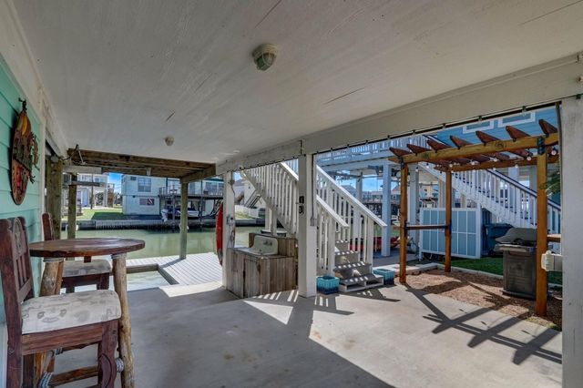 22819 Vida Street, Galveston, TX 77554