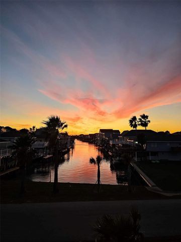 22819 Vida Street, Galveston, TX 77554