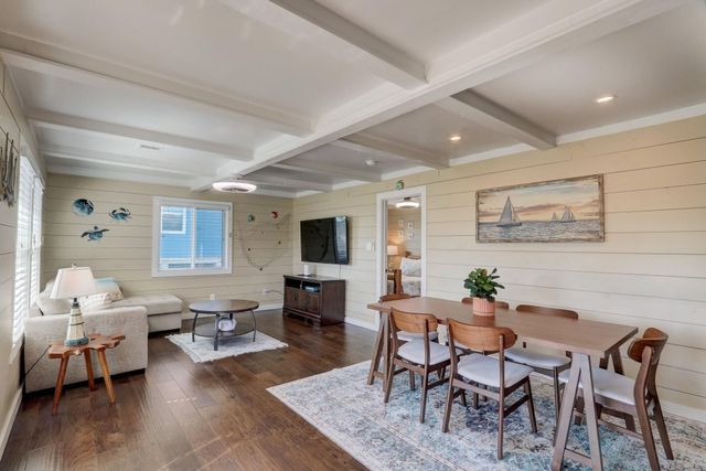 22819 Vida Street, Galveston, TX 77554