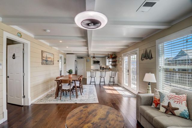 22819 Vida Street, Galveston, TX 77554