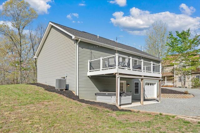 101 Charmwood CIR, Moneta, VA 24121