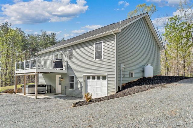 101 Charmwood CIR, Moneta, VA 24121